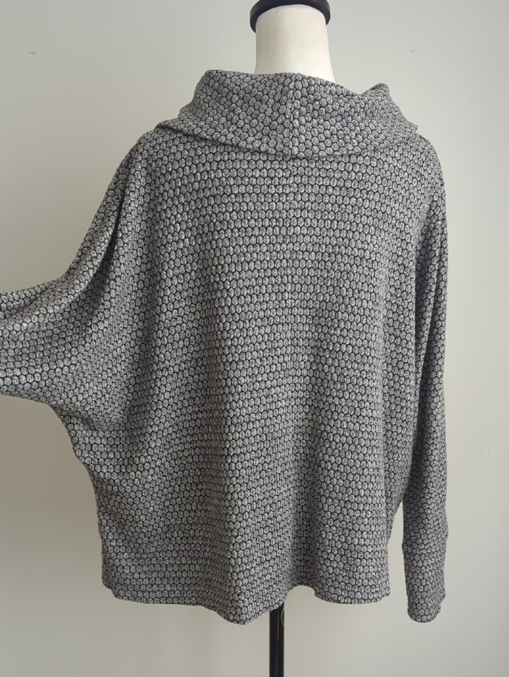 By & By Lightweight Cowl Neck Grey Honeycomb Knit Dolman Tie-Front Sweater XXL - Picture 7 of 8